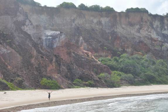 Visitando as falésias de Tabatinga, em Jacumã, distrito de Conde - PB